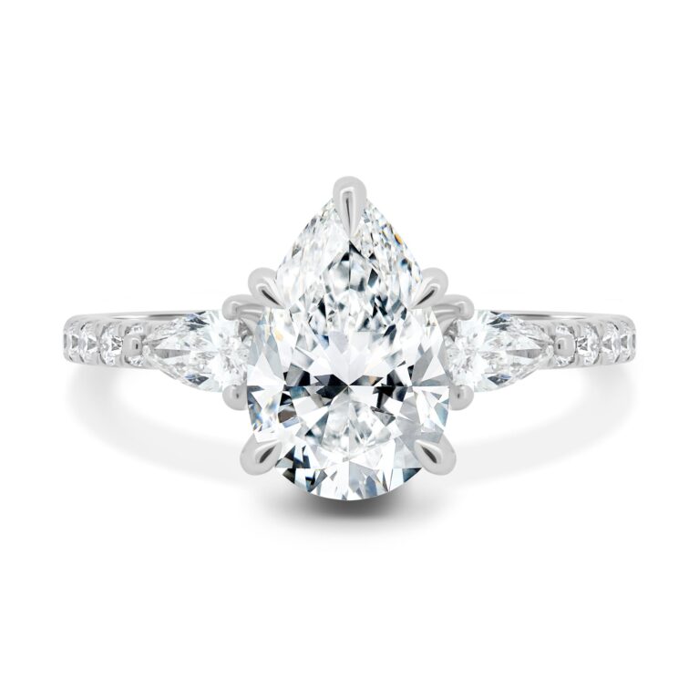 Mia – Pear Trilogy with Pavé